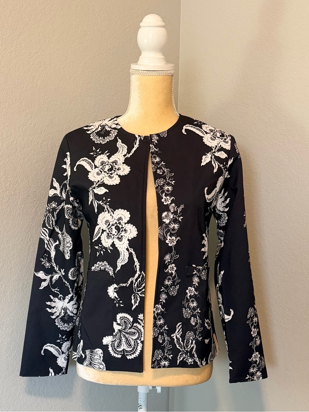 Rhythm Black & White Floral Open Front Blazer Jacket - Medium